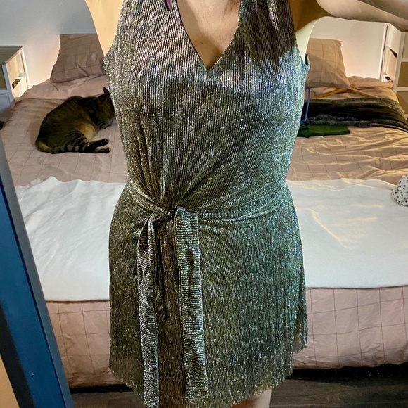 Golden dress - Picture 1 of 4